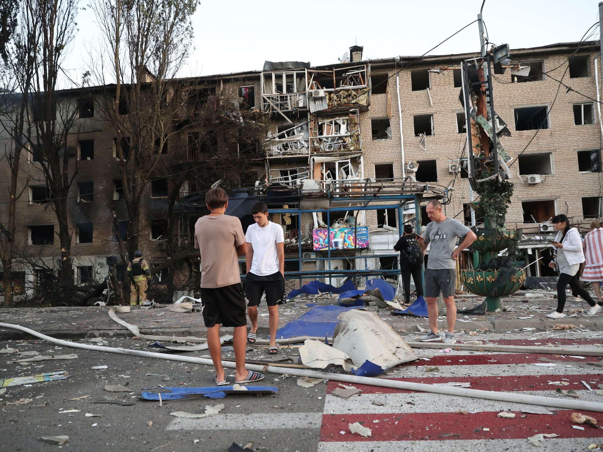 Russia attacks Ukraine&rsquo;s Zaporizhia; Kyiv hits Russian oil refineries